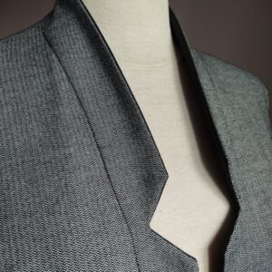 veste fenmme 2 en 1 de créateur recto verso, coté gris et coté noir
